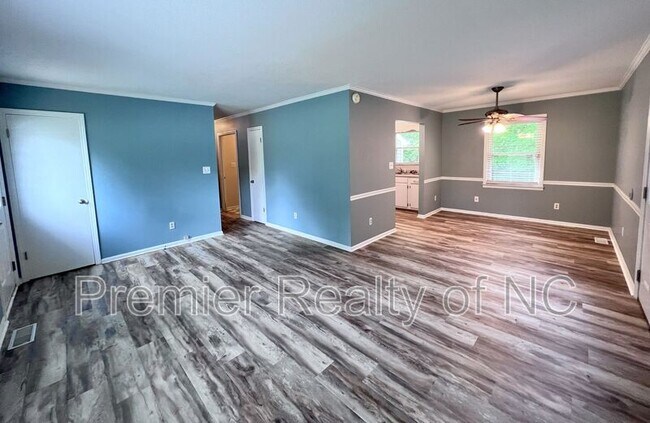 Building Photo - 420 Tot St