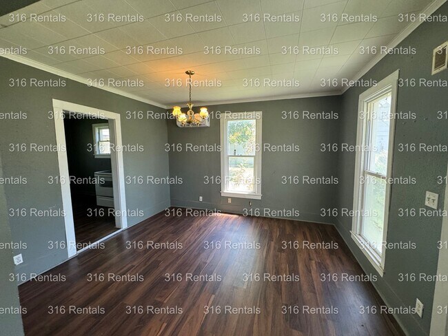 Building Photo - $795 - 2 bed 1 bath - Single Family Home