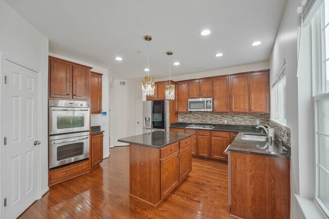 Building Photo - 3461 Eagle Ridge Dr