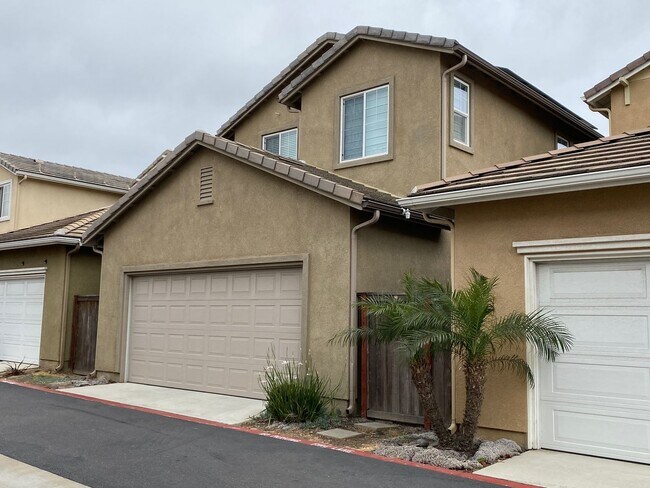 Building Photo - Beautiful 5 Bedroom/3 Bath Oceanside Home in Dixie Village
