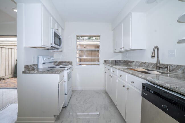 Building Photo - 6404 Olympia Dr