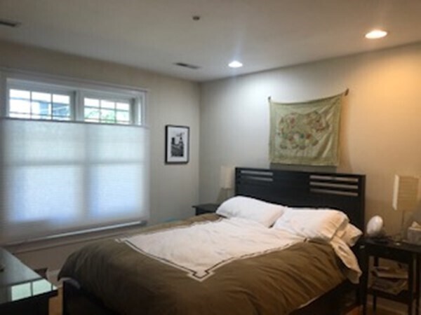 Building Photo - 1305 Columbia Rd