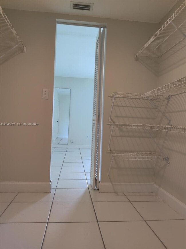 Building Photo - 300 E Club Cir