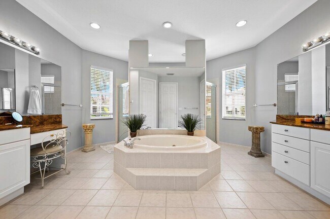Building Photo - 11727 Paradise Cove Ln