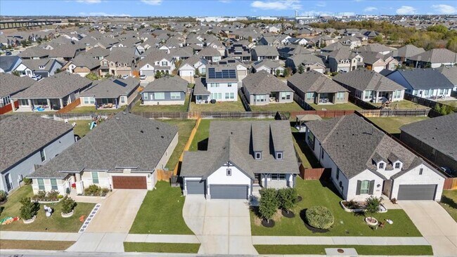 Building Photo - 908 Knowles Dr