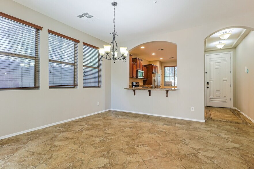 Building Photo - 3252 E Virgil Dr