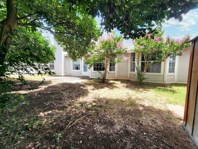 Building Photo - 3/BR, 2/BA Home with Spacious Layout & Lar...
