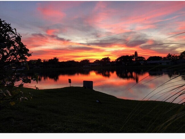 Building Photo - 51 Mayfair Ln