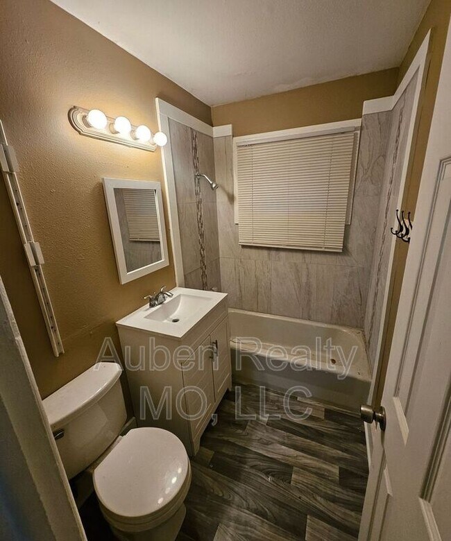 Building Photo - 7400 E 109th St