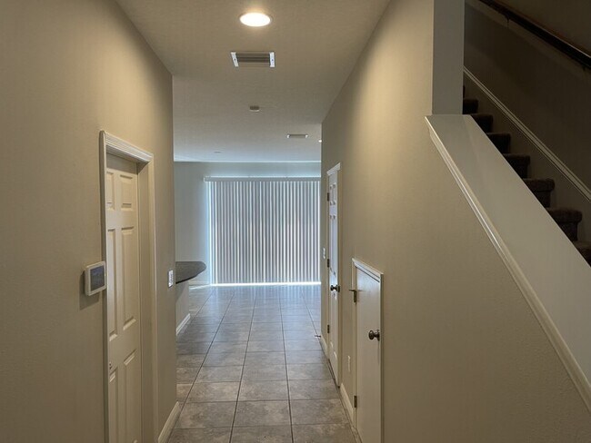Building Photo - Coming Soon! Spacious 3/2.5 Townhome with ...