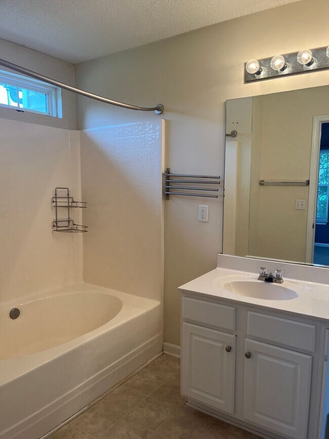Building Photo - 127 Cirrus Ct