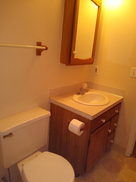 Building Photo - 6698 Pleasantview St NE
