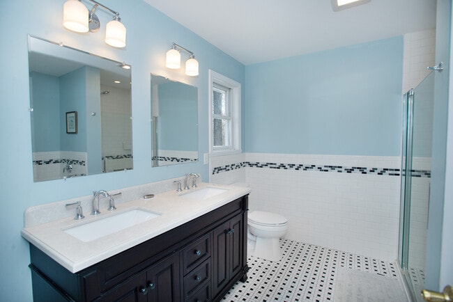 Building Photo - 180 Peaceable Ridge Rd