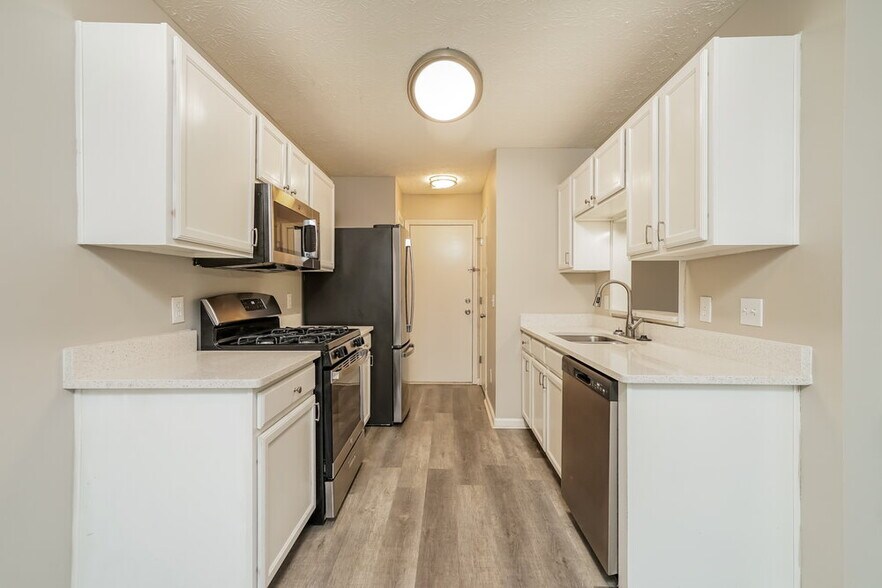 Building Photo - 5970 Mountain Top Pl