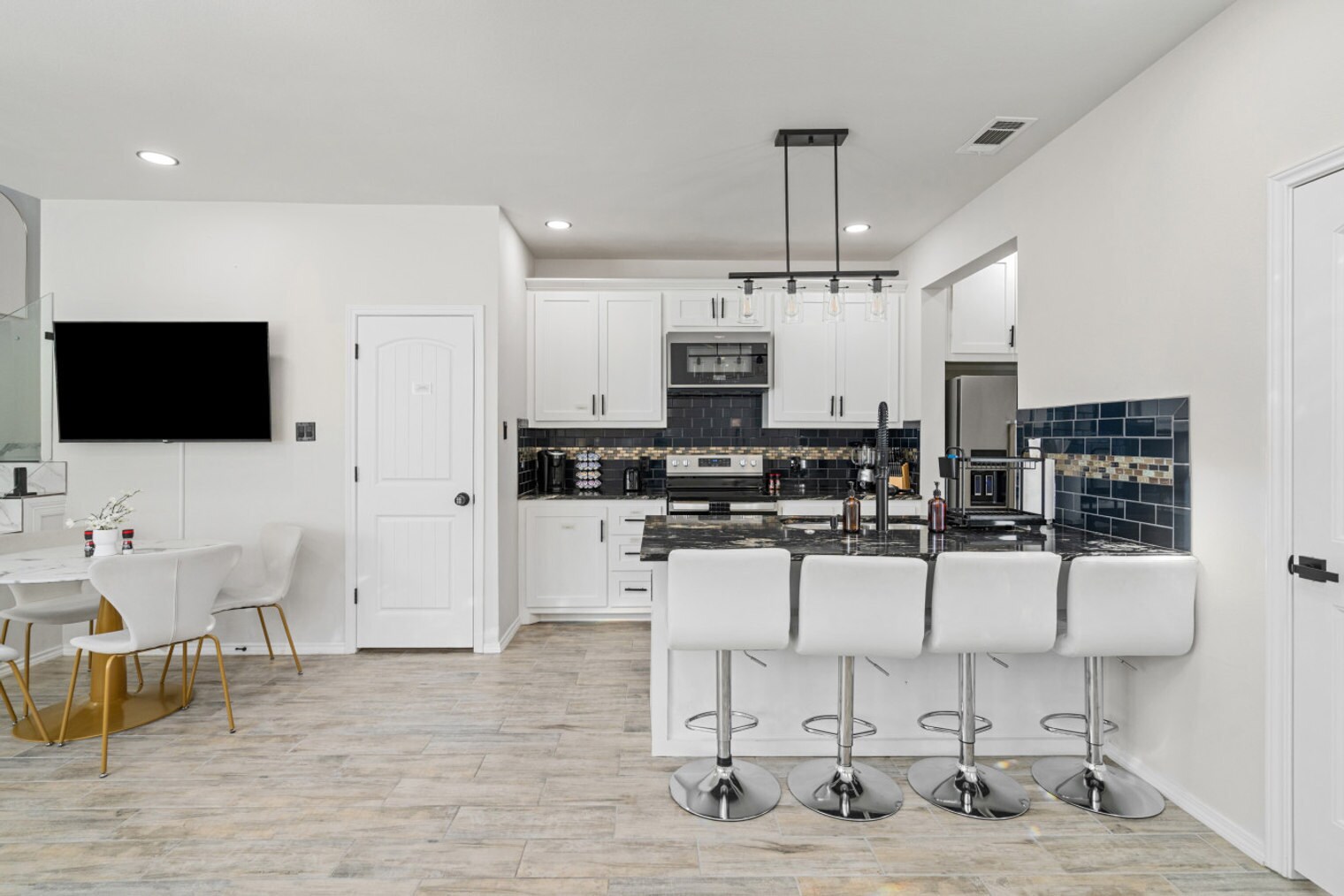 Building Photo - 3518 Dennis St