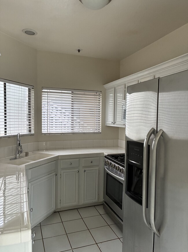 Building Photo - 3663 Oakwood Terrace