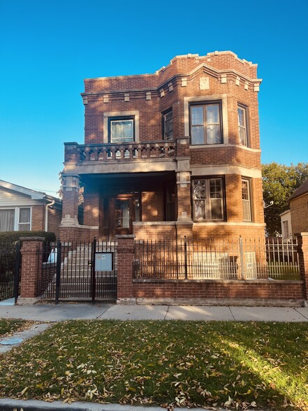 Building Photo - 1521 N Springfield Ave
