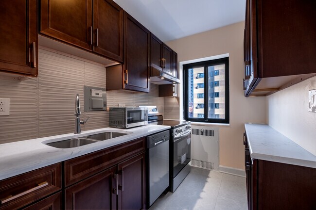 Building Photo - 5040 N Marine Dr