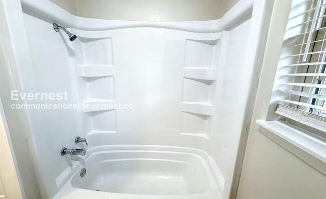 Building Photo - 6100 Pisgah Dr NW