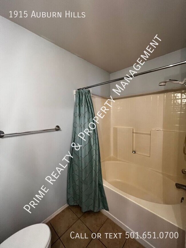 Building Photo - 1915 Auburn Hills Dr