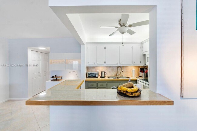 Building Photo - 143 Oakridge J
