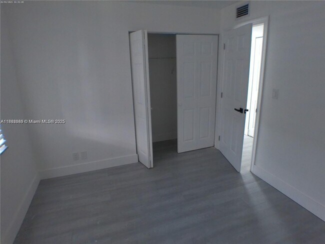 Building Photo - 2601 NW 48th Terrace