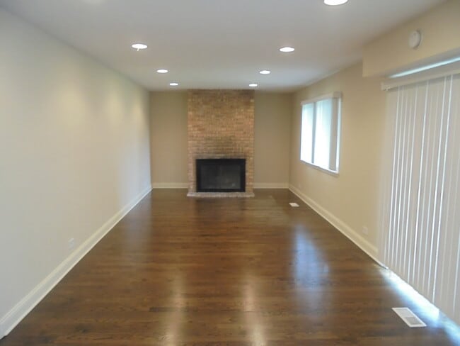 Building Photo - 1085 Hecker Dr