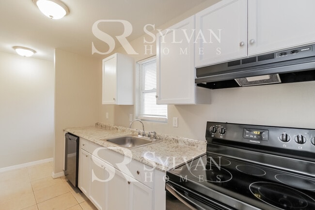 Building Photo - Updated 3 bedroom rancher!
