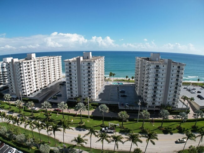 Building Photo - 3215 S Ocean Blvd