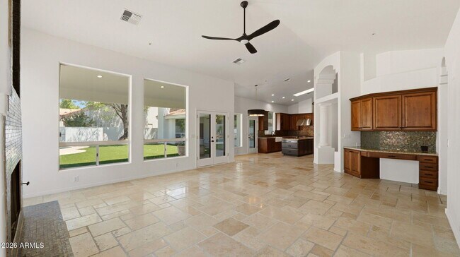 Building Photo - 8638 E Dahlia Dr