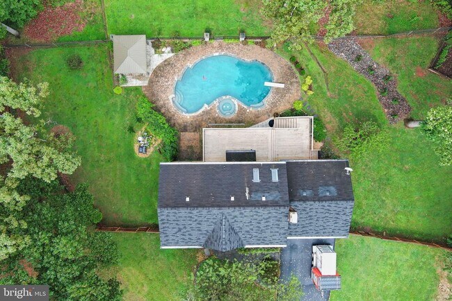 Building Photo - 901 Holly Creek Dr