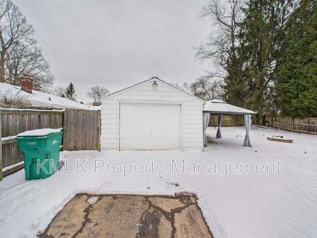 Building Photo - 2514 Carson Rd