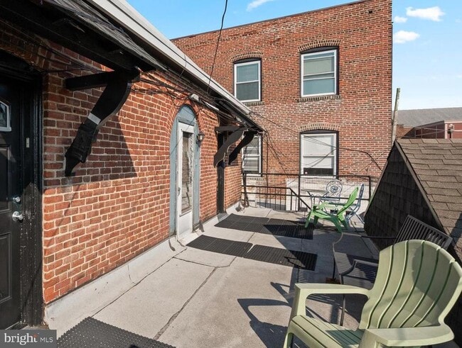 Building Photo - 836 W Lancaster Ave