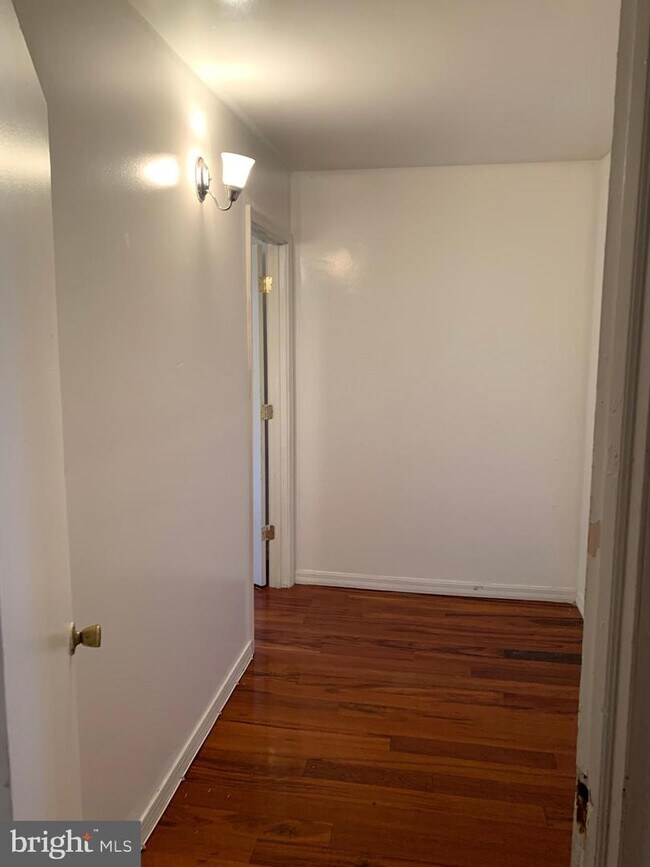 Building Photo - 605 N Carey St