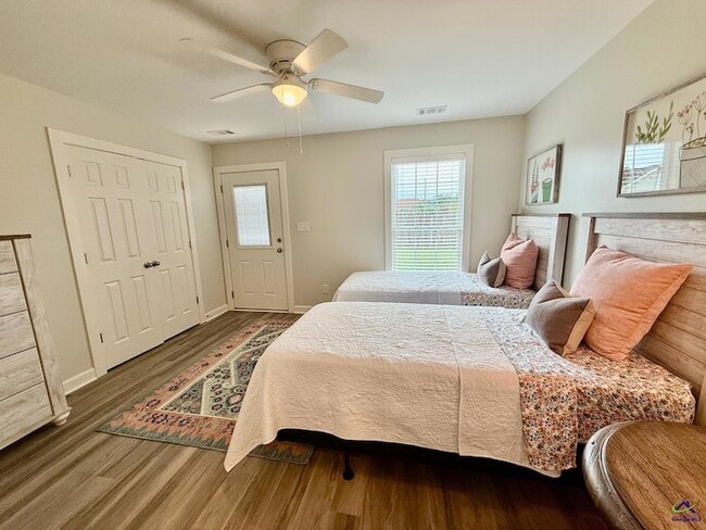 Building Photo - 100 Webster Wy