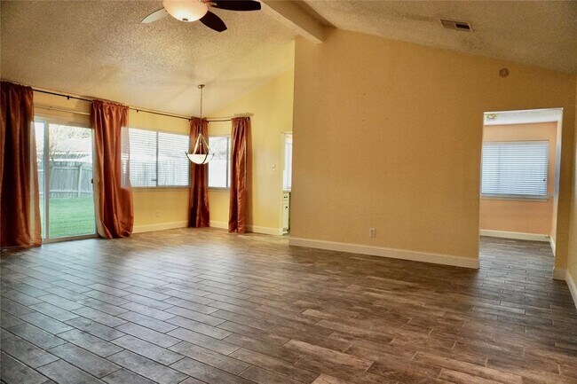 Building Photo - 10519 Sagetrail Dr