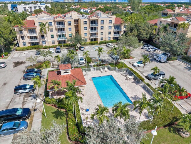 Building Photo - 529 E Sheridan St