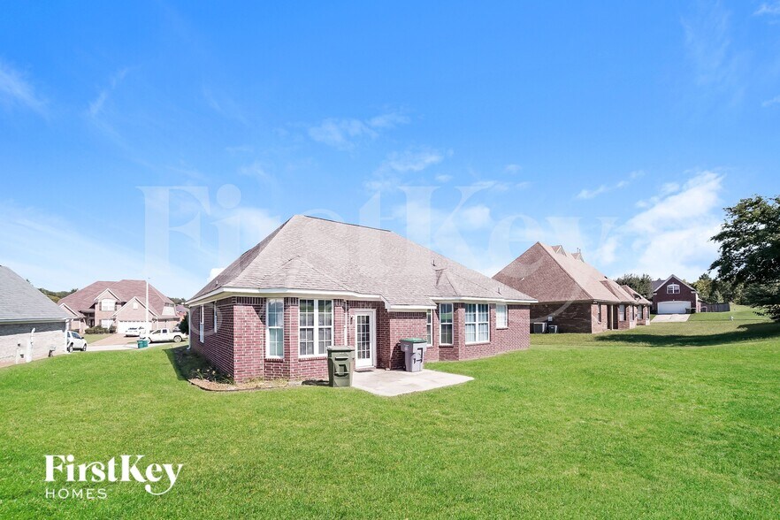 Building Photo - 5515 Southern Peake Dr