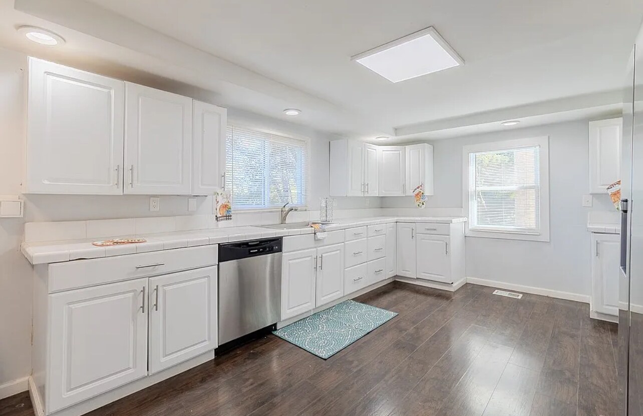 Building Photo - 7583 Tyler Rd