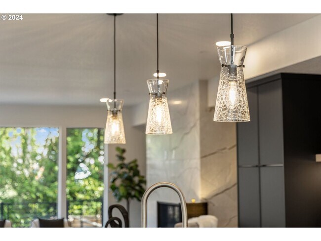 Building Photo - 617 SW Lobelia St