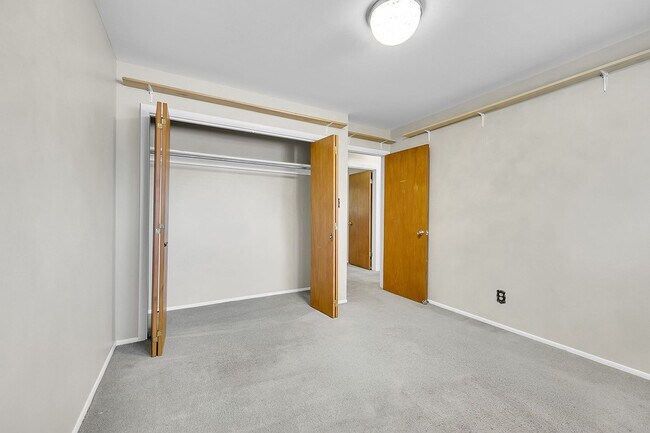 Building Photo - 4220 Edwinstowe Ave