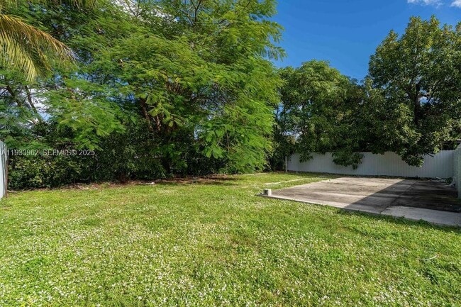 Building Photo - 1265 NE 142nd St