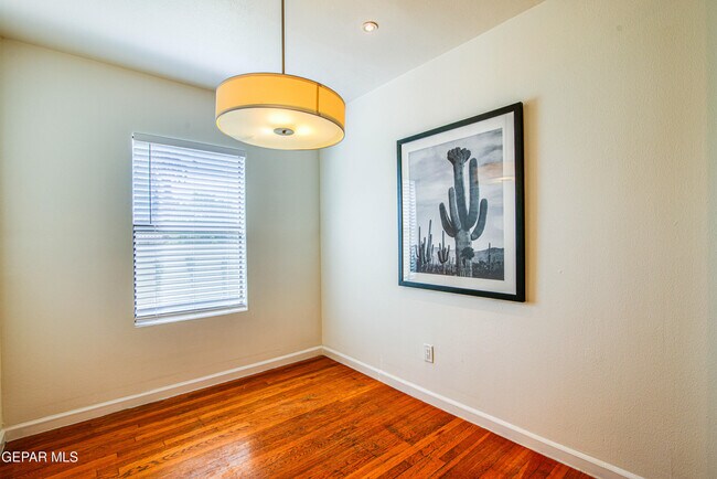 Building Photo - 1011 Madeline Dr