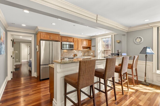 Building Photo - 7 Islington St