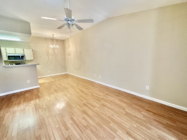 Building Photo - Spacious, One-Bedroom Condo In Plantation ...