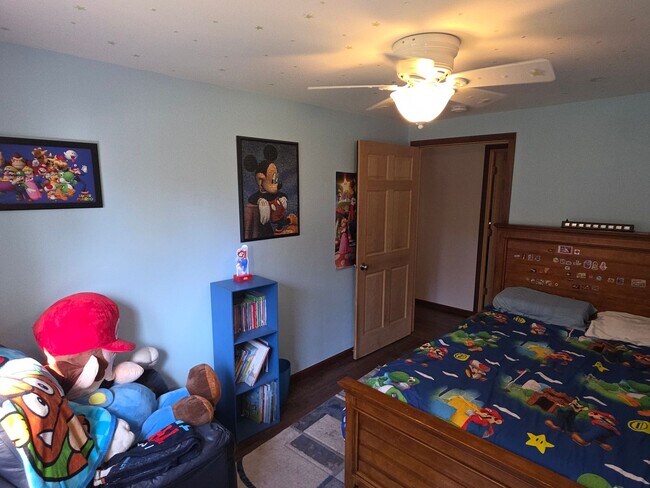 Building Photo - Updated 4 bedroom home in Merton