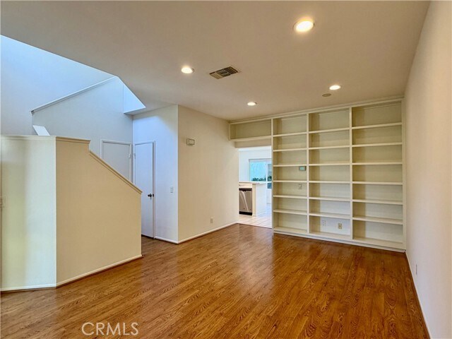 Building Photo - 17 Goldenrod