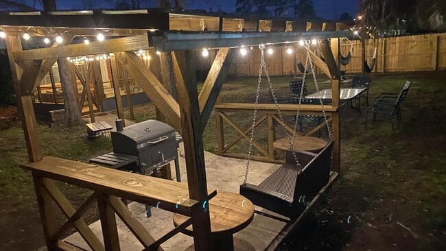 Building Photo - Furnished 3 Bed 2 Bath Home Near NAS Pensacola