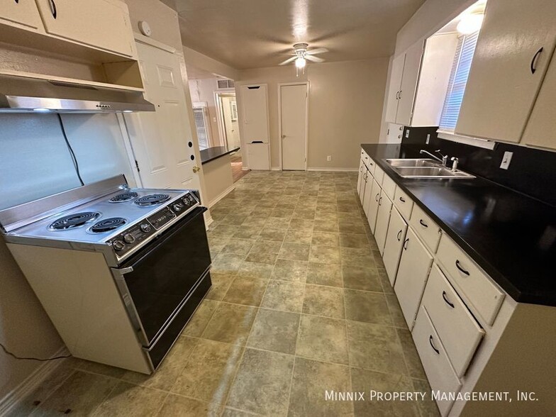 Primary Photo - 2115 S Loop 289