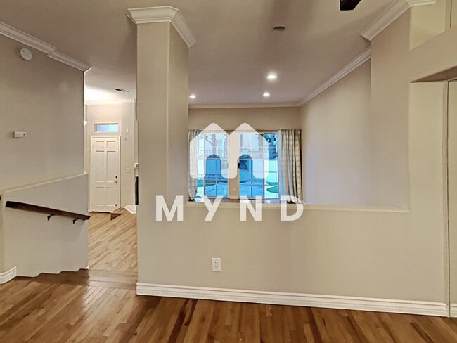 Building Photo - 5117 Renaissance Ave Unit C